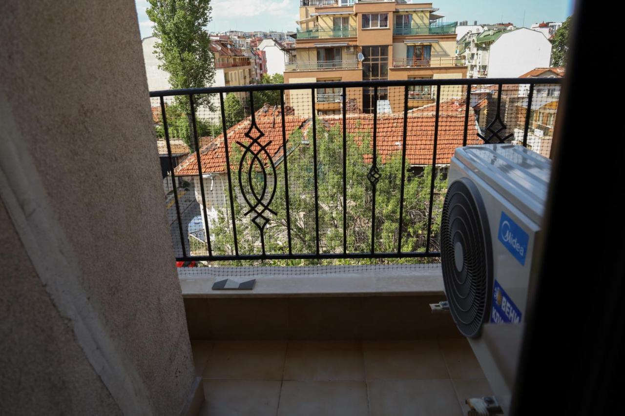 Mall of Sofia - UrbanLux Ampla 2BDR FREE Parking - Bed and Breakfast Sofia