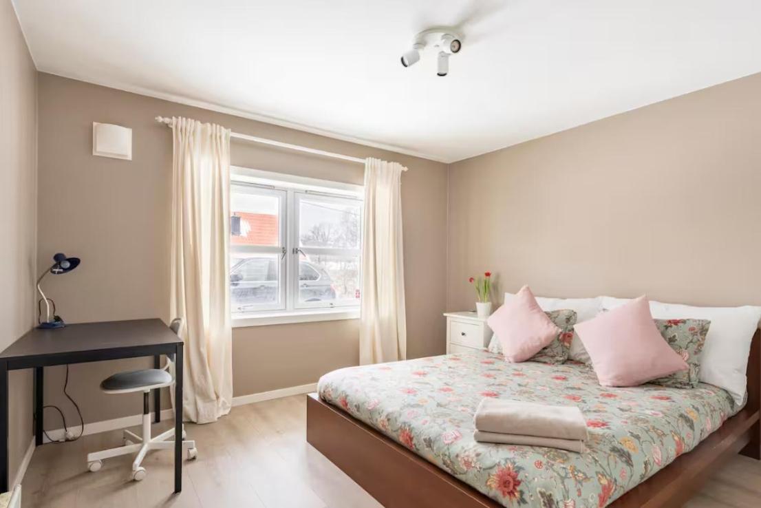Bright family home - B&B
