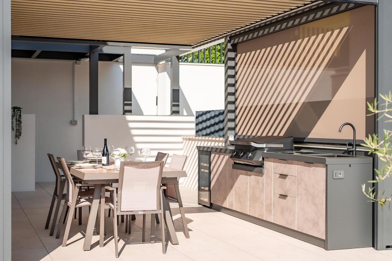Andrea Deluxe Apartment with Pool - Bed and Breakfast Mali Lošinj