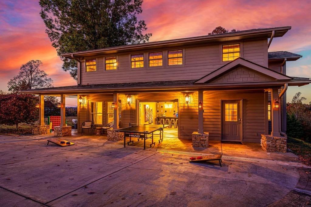 Spacious Family Home with Hot Tub Game & Play room - Ferienwohnung Sevierville