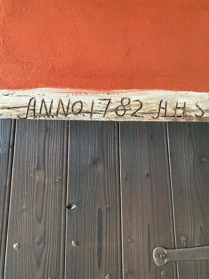 Anno 1782 Unique Romantic Glamping at the Manors Historic Barn - B&B Arnager
