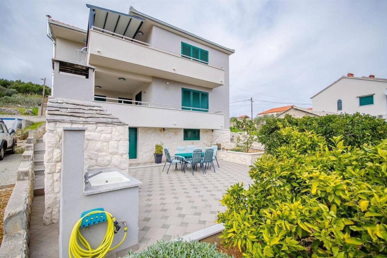 Apartments with parking spaces Slatine, Ciovo - 24692 - B&B