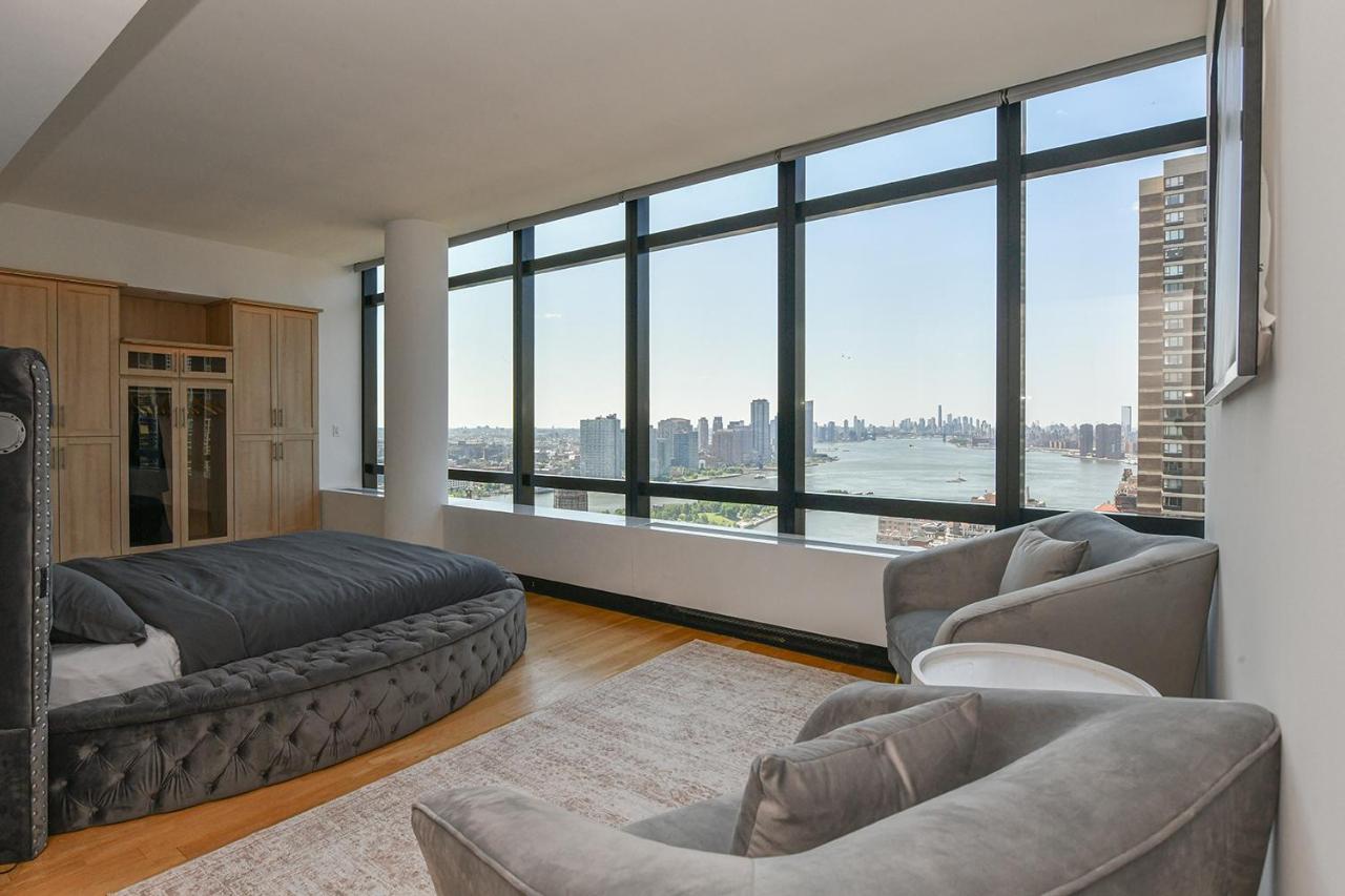 Opulent 2BR Duplex - Iconic Midtown Views - B&B New York