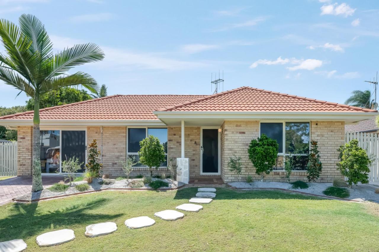 Urban Getaway Bargara Central - Bed and Breakfast Bargara