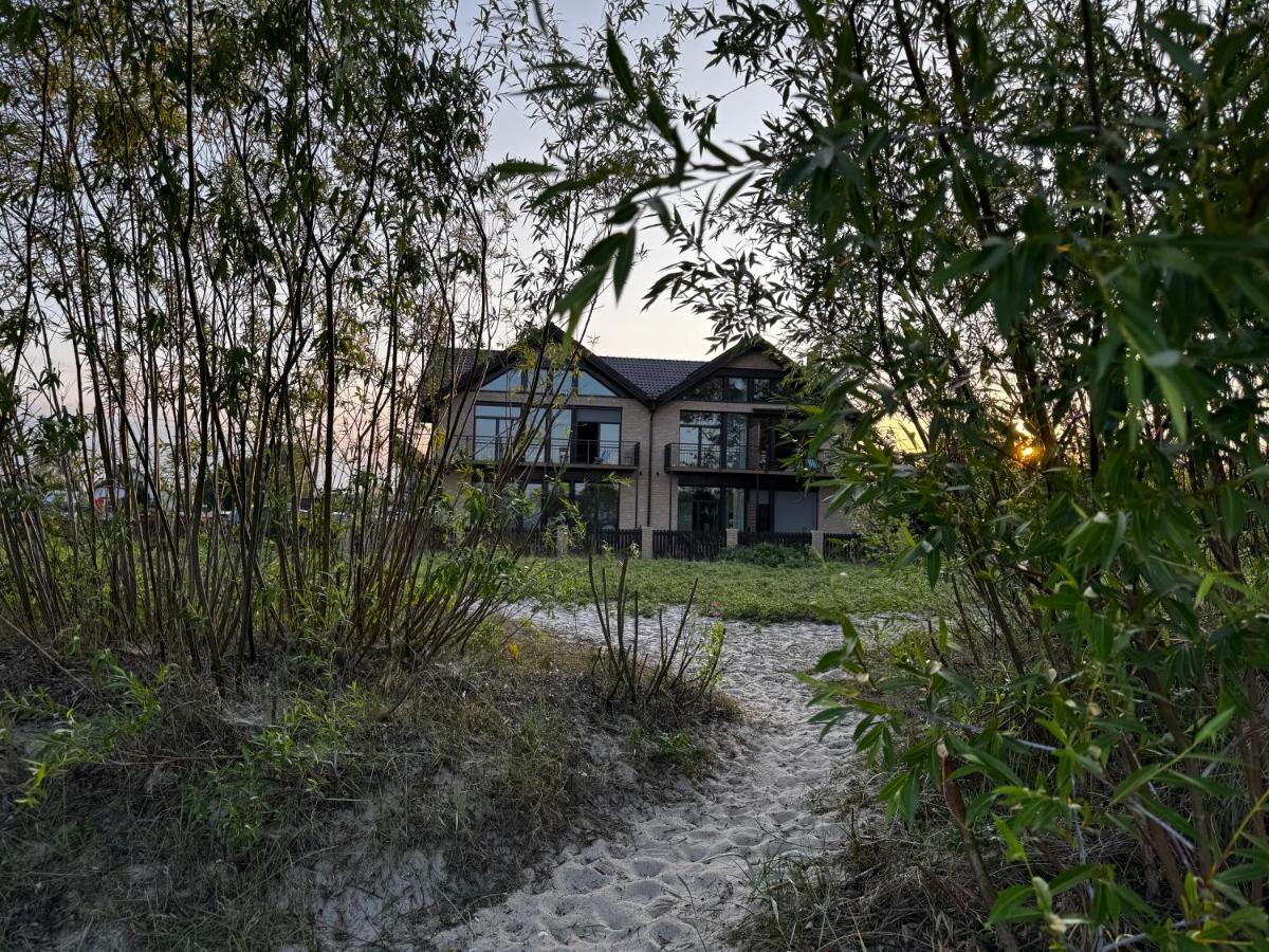Bursztynowy Widok - apartament z bezpośrednim dostępem do plaży oraz widokiem na morze - Chambres d’hôtes Rewa