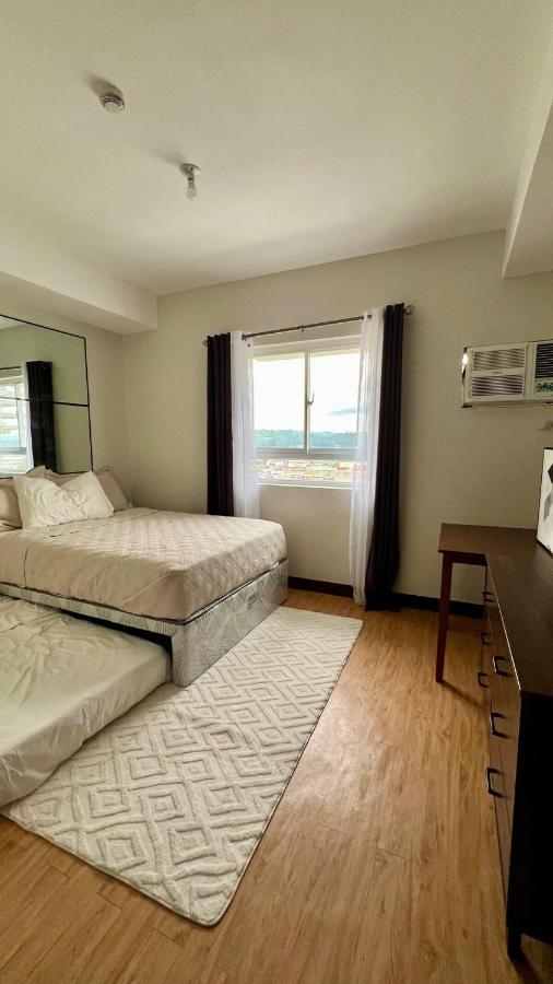 Stunning View w Pool & Gym Near Church& Ayala Mall - Chambres d'hôtes Pontud