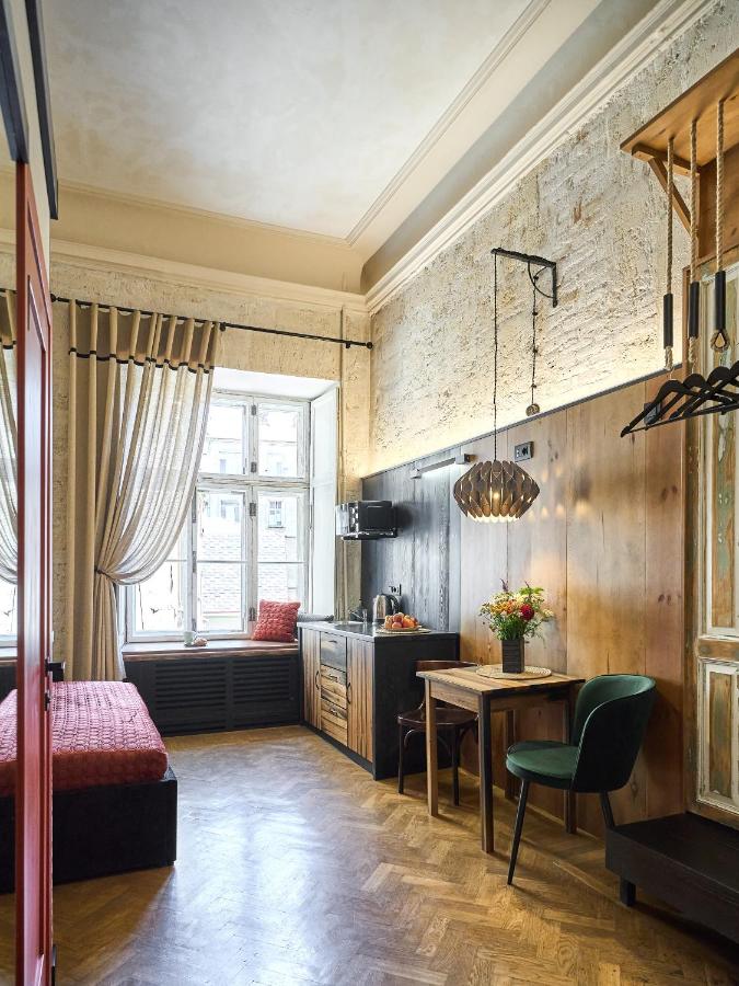 WOOD Design Aparthotel - Chambres d’hôtes Odessa