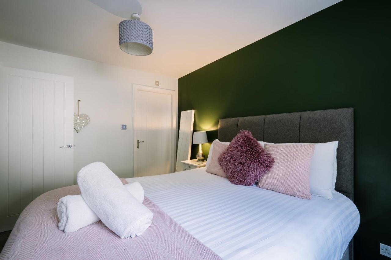 2 bedroom 2 bathroom luxury apartment 1 minute from Lake pet friendly free parking - B&B