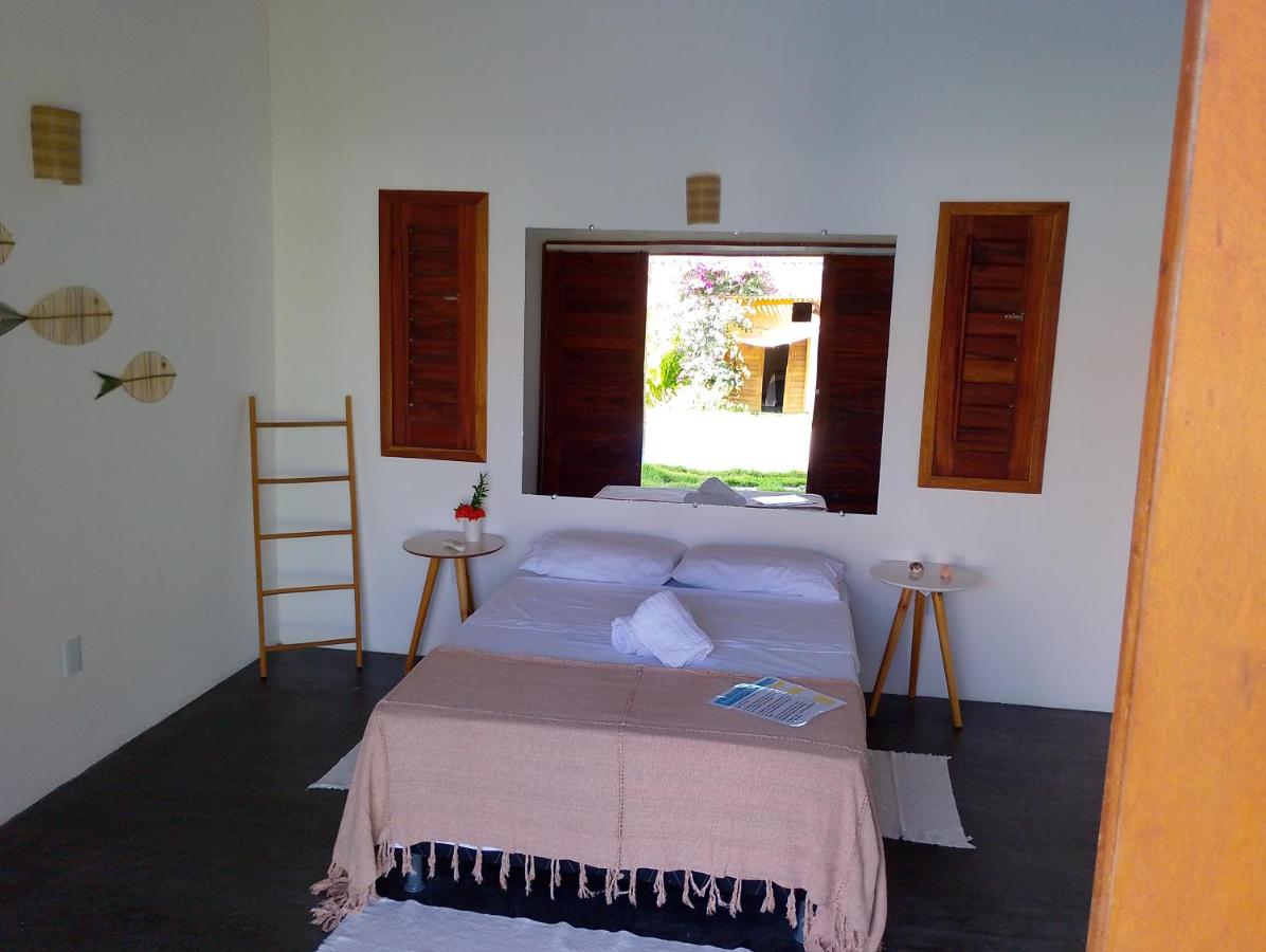 Zimmer mit Queensize-Bett und Poolblick