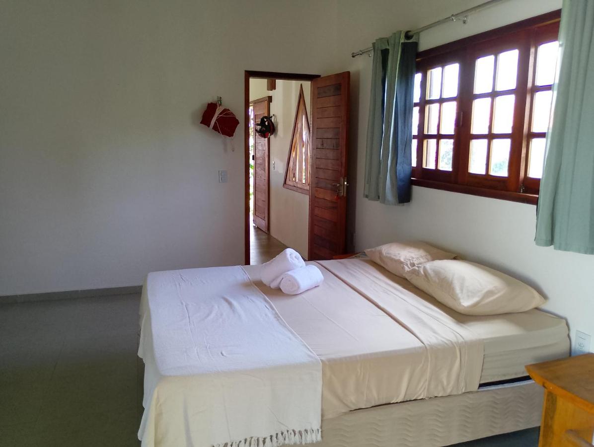 Zimmer mit Queensize-Bett und Poolblick