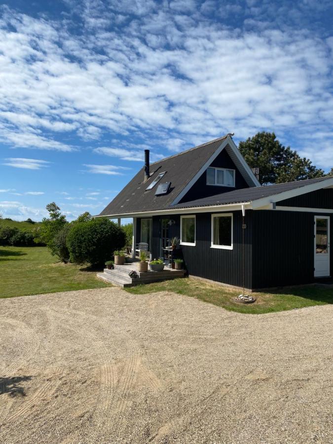 Hyggeligt Sommerhus med havudsigt - B&B Humble