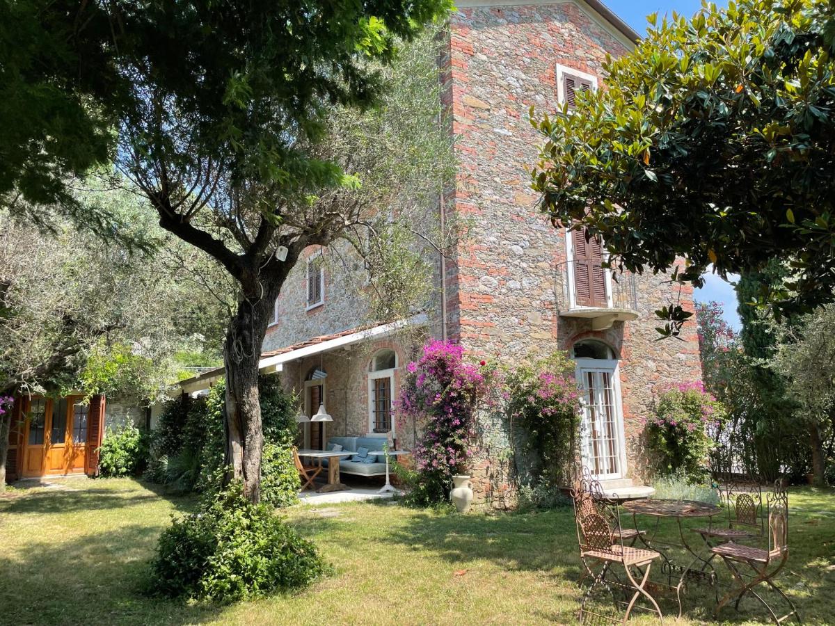 Villa Vecchia Fontana al mare - Tra Liguria e Toscana tra Viaregggio, Forte dei Marmi e Cinque Terre- Haus am Meer bei la Spezia - B&B Bocca di Magra