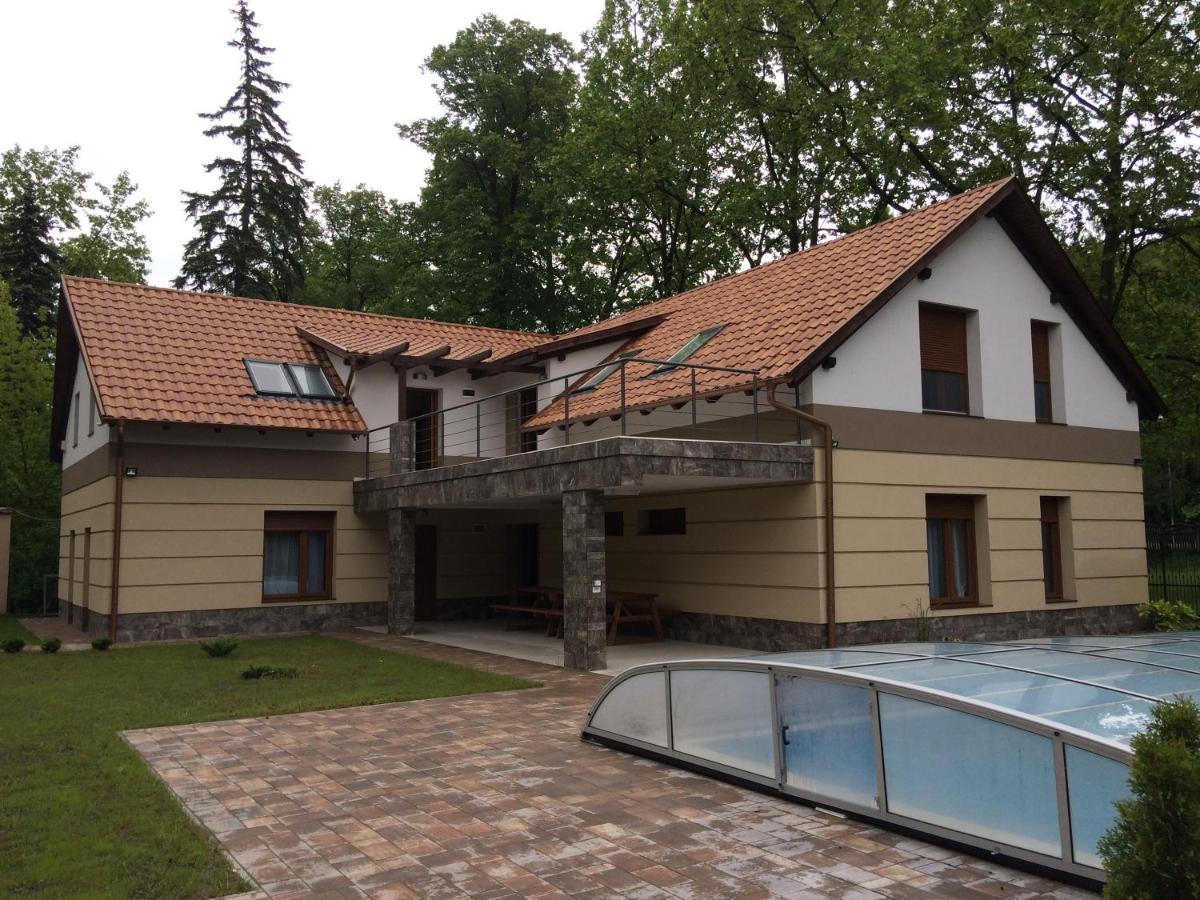 Családi Villa - B&B Balatonszemes
