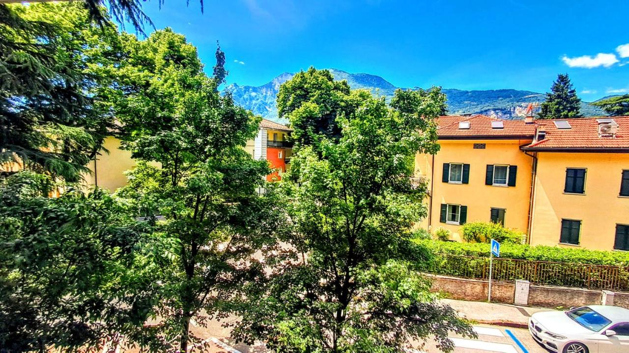 NEW -ARIA CONDIZIONATA PARCHEGGIO PRIVATO- VICINISSIMO ALL'OSPEDALE E AL CENTRO -immerso nel verde in zona residenziale esclusiva- - B&B