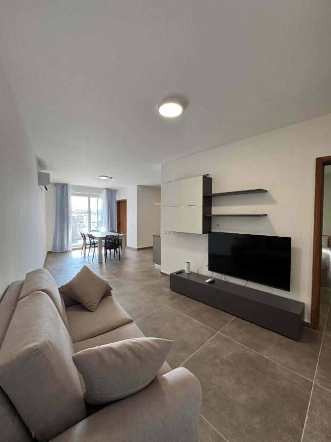 Spacious Stay new 2 Bed and Balcony - Bed and Breakfast Ta’ Penza