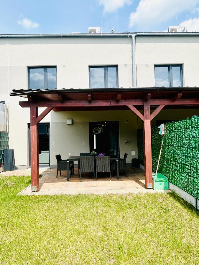 Villa many separate rooms with Free Parking Praha 4 libuš - B&B