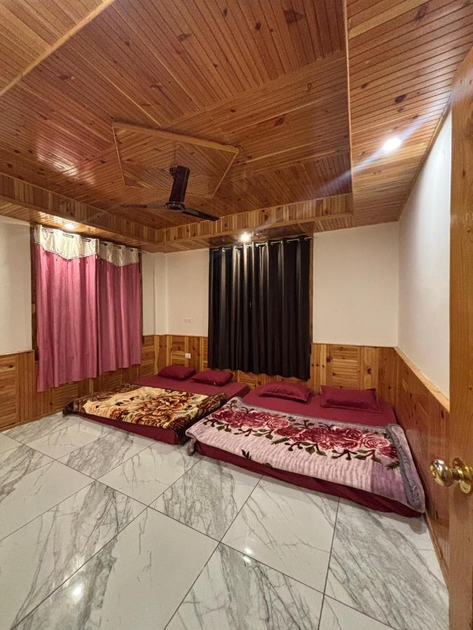 Basic Driepersoonskamer met Gedeelde Badkamer