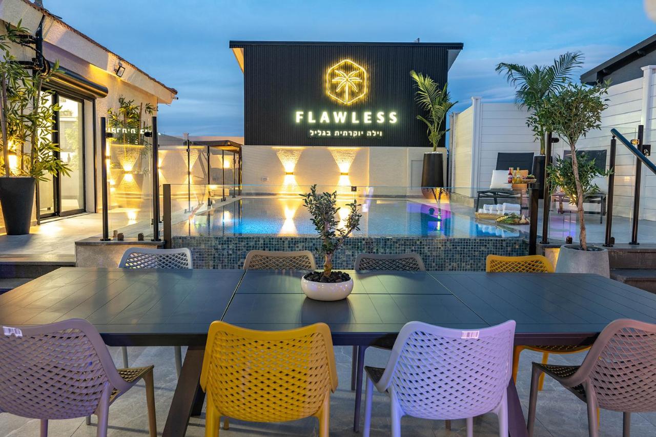 פלואלס - וילת יוקרה עם 4 חדרי שינה ובריכה - B&B Dalton