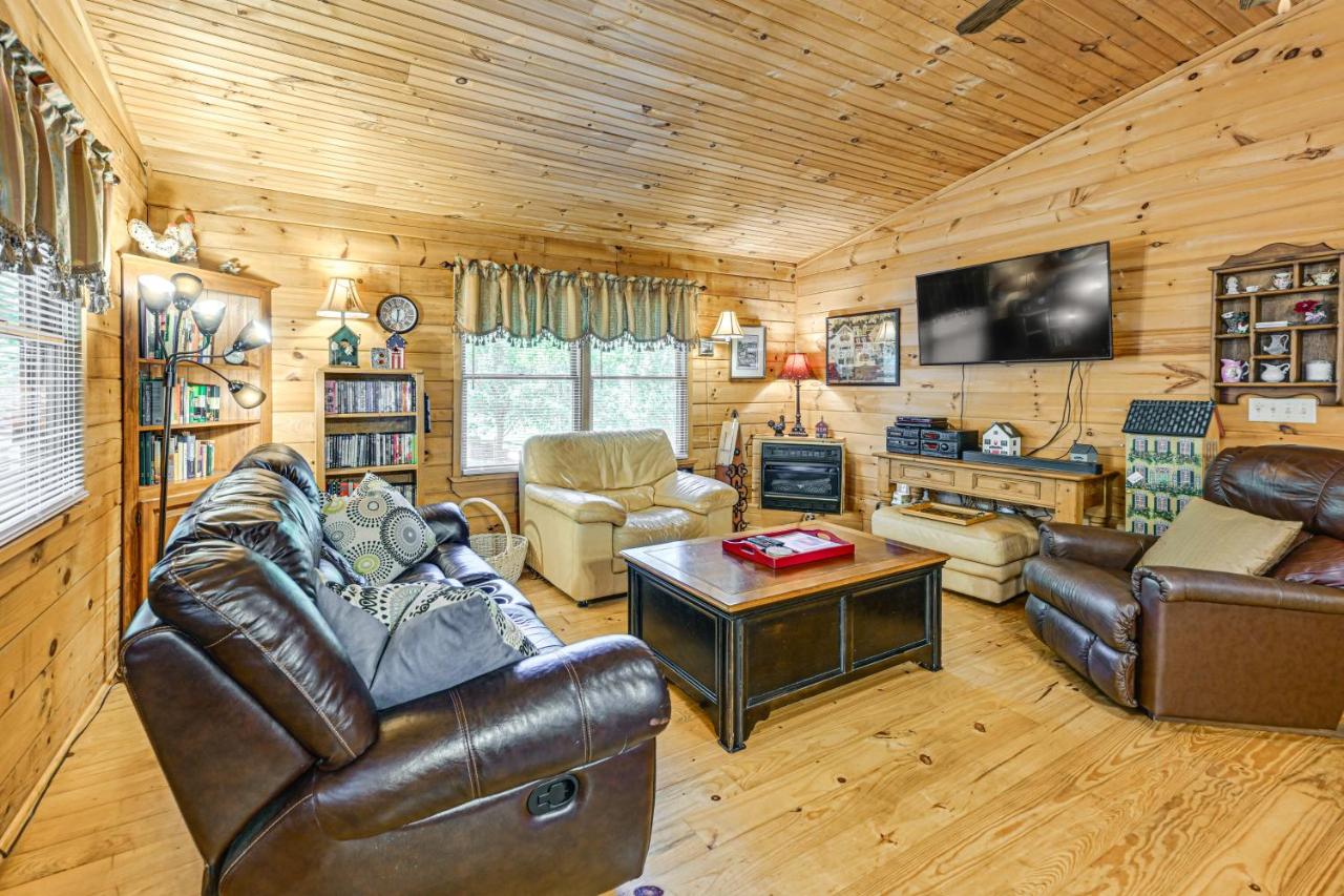 11 Mi to Dtwn Franklin Cabin with Porch! - B&B