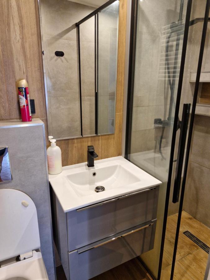 Basic Triple Room with Shared Bathroom