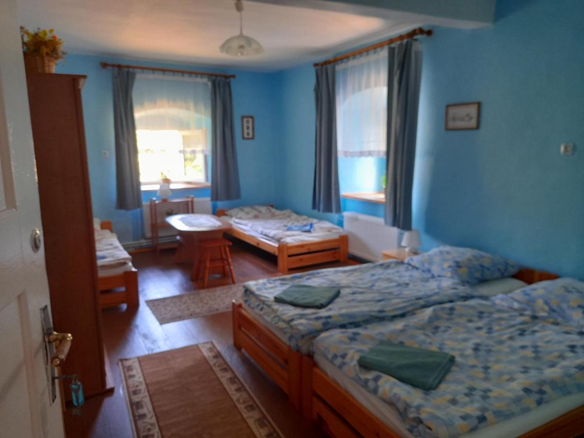Doppel- oder Zweibettzimmer