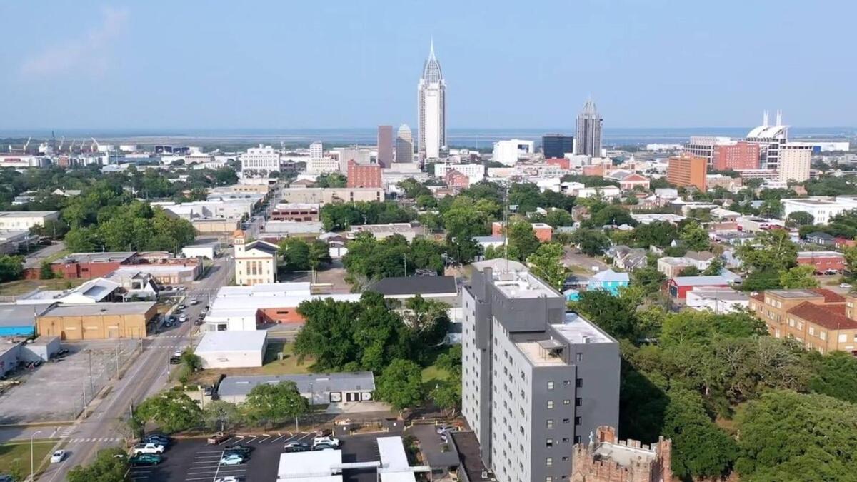 Scenic Serenity, dtown, gym, free parking - B&B Mobile