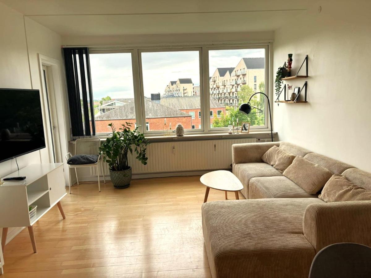 Central lejlighed solrig altan og gratis parkering - B&B