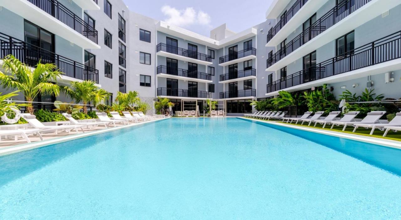 Comfortable 2BR Apartment with Pool and Gym, Steps from Jackson Memorial - B&B Miami