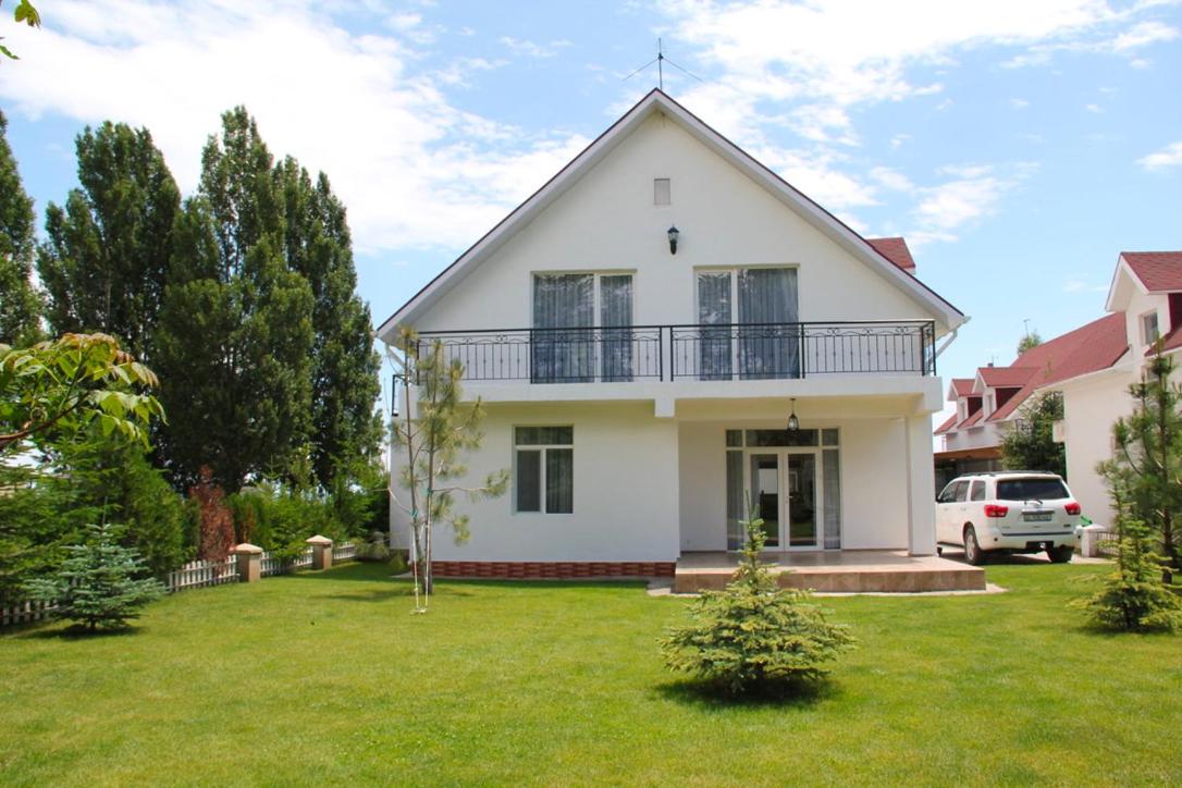 Двухэтажный коттедж с 2 апартаментами на озере - B&B Kara-Oy