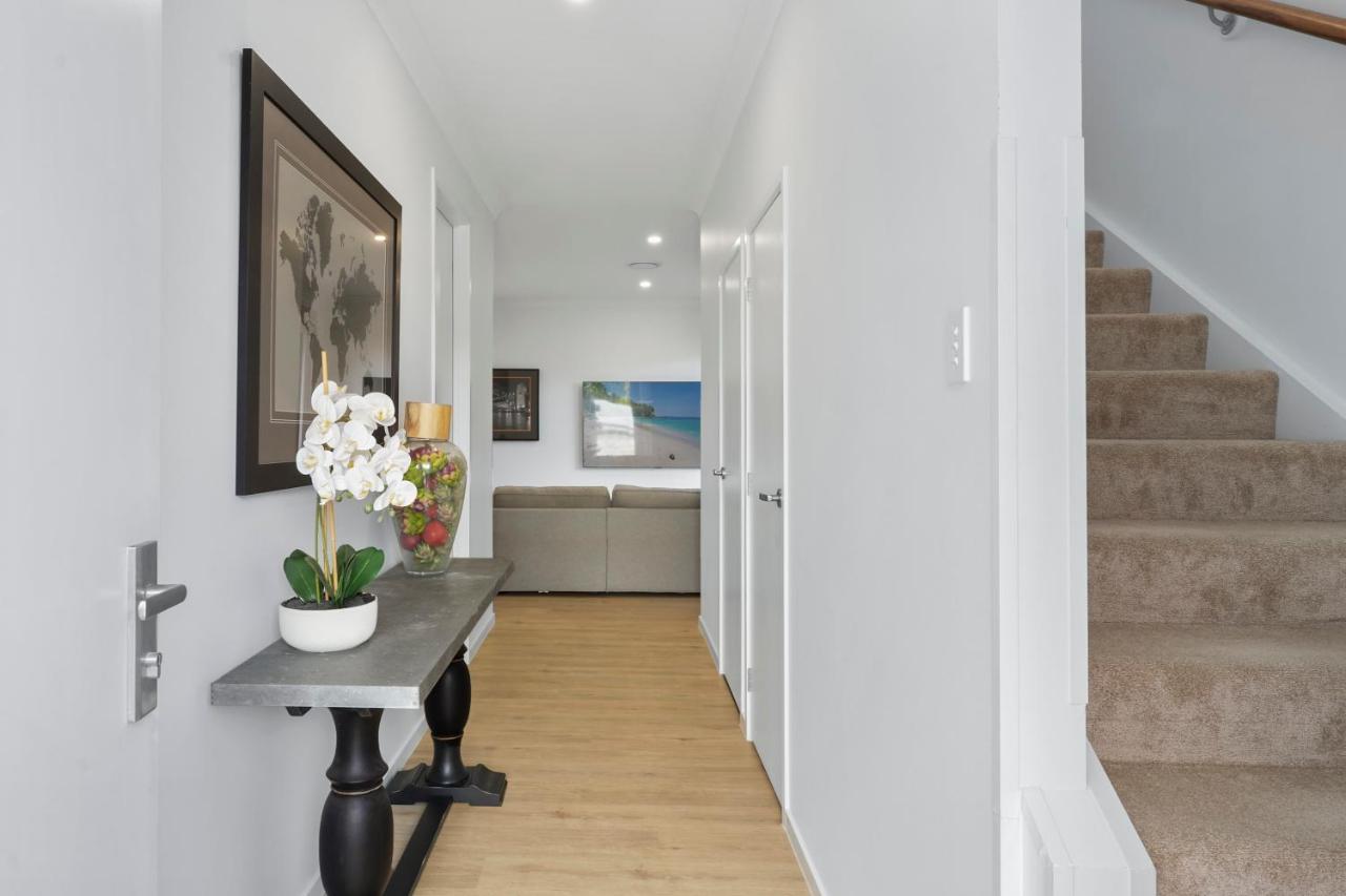 Spacious 4BR Townhouse in Prime Location - B&B