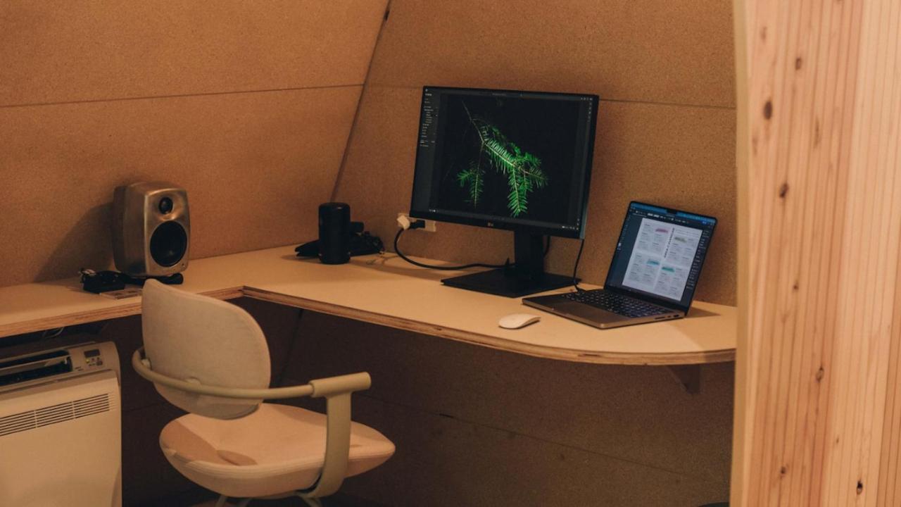 Room with Work Monitor