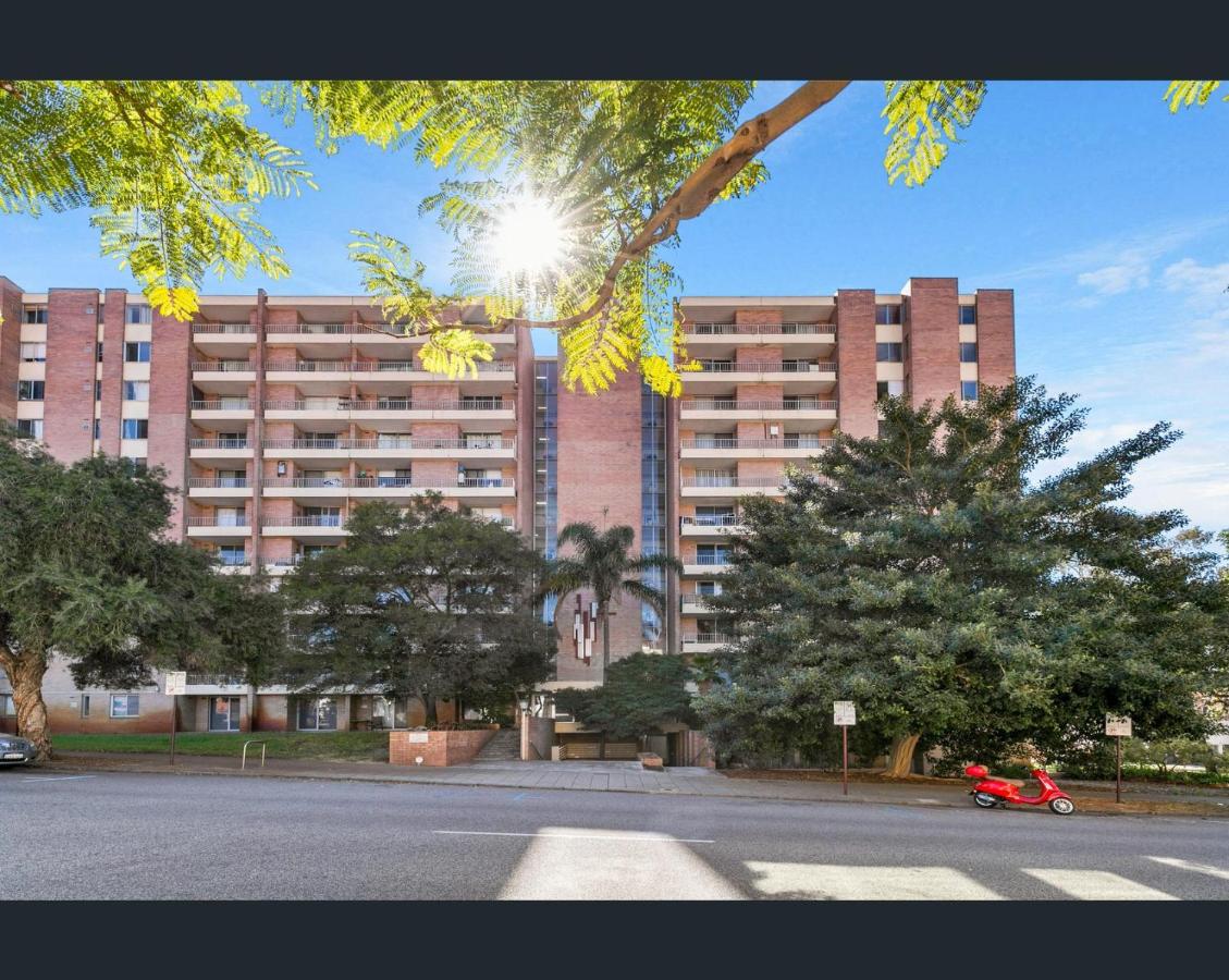 1BR Apartment with Free Parking near Perth CBD - B&B