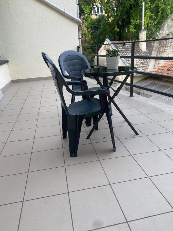 Lini Home - Ferienwohnung Szegedin