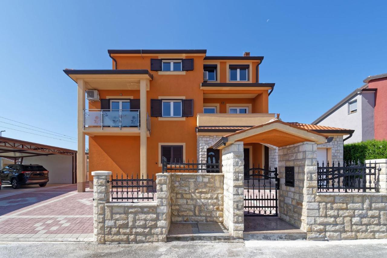 Apartments Kaja by Rent Istria - Chambres d’hôtes Kaštel
