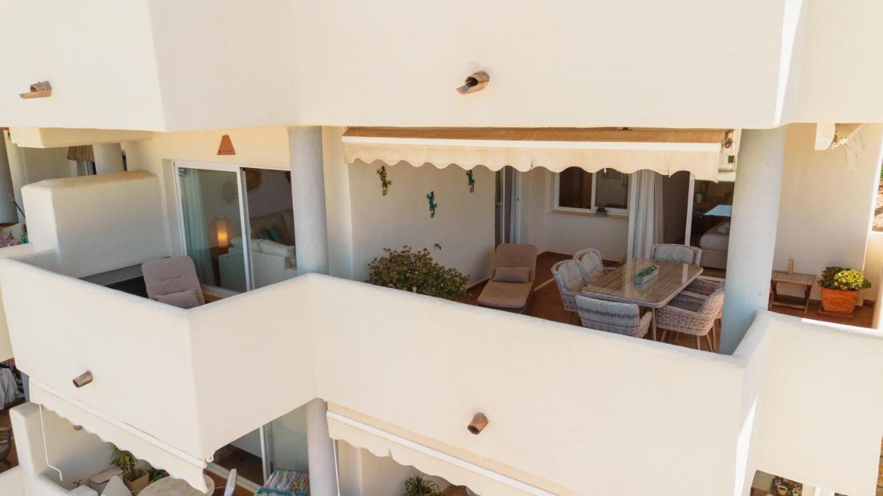 Holiday apartment with private terrace, just 10 minutes by car from Elviria Beach, Marbella - Chambres d’hôtes Marbella