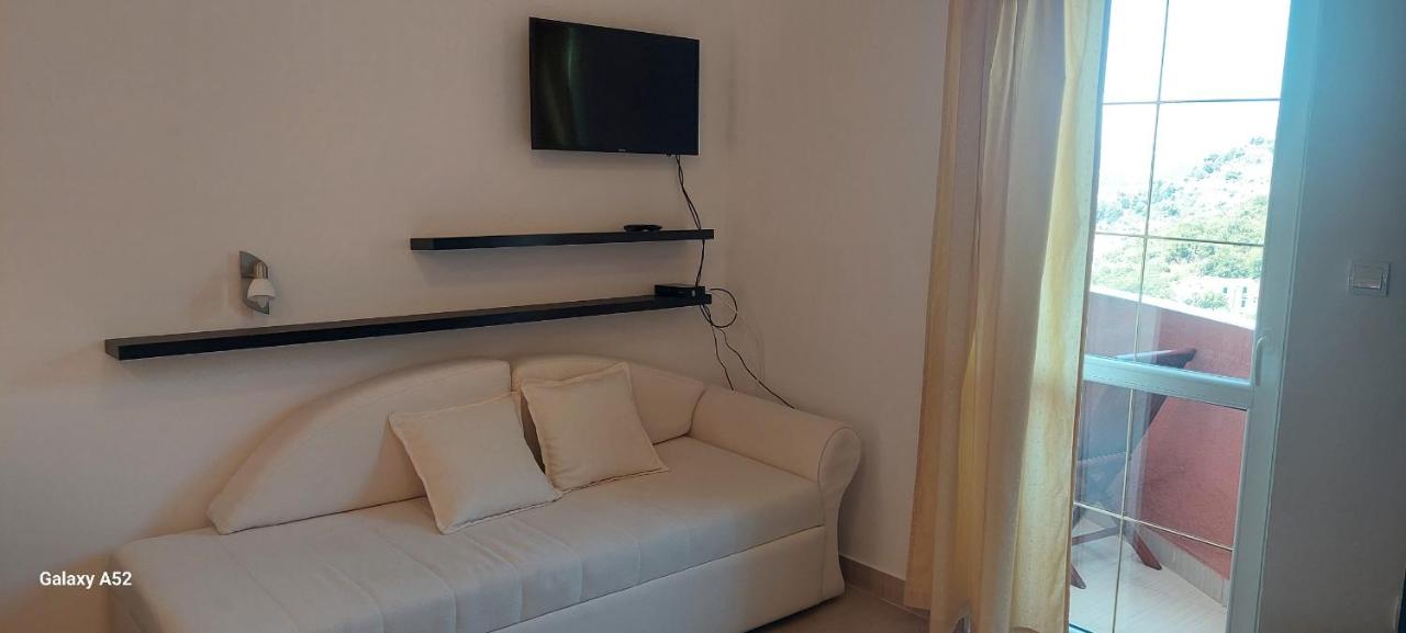 Studio with Terrace and Sea View