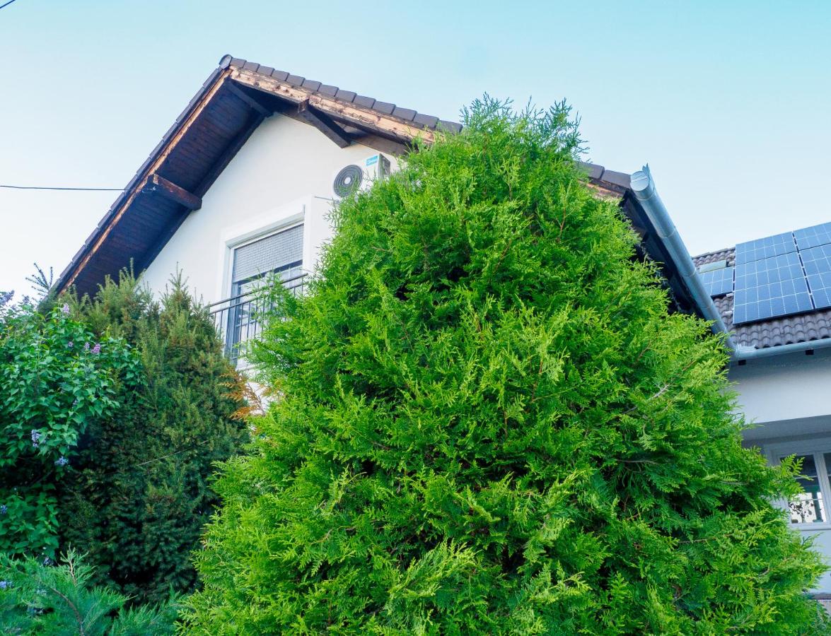 Karádi apartman - Ferienwohnung Zánka