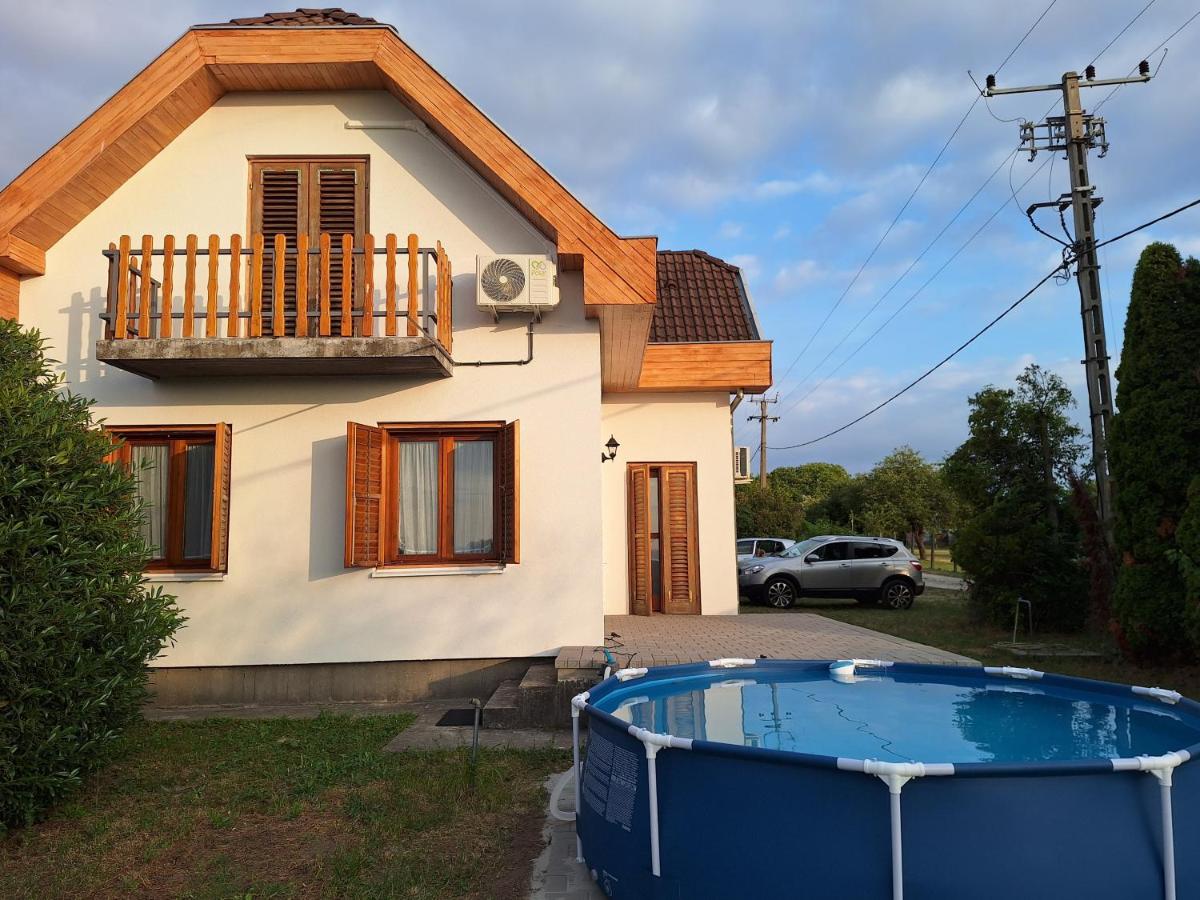 Chill Out Nyaralóház - B&B Siófok