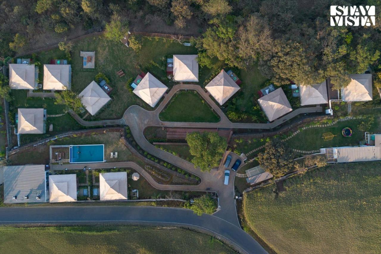 StayVista at Vaana - Glamping Tents, Jacuzzi, Pool - B&B