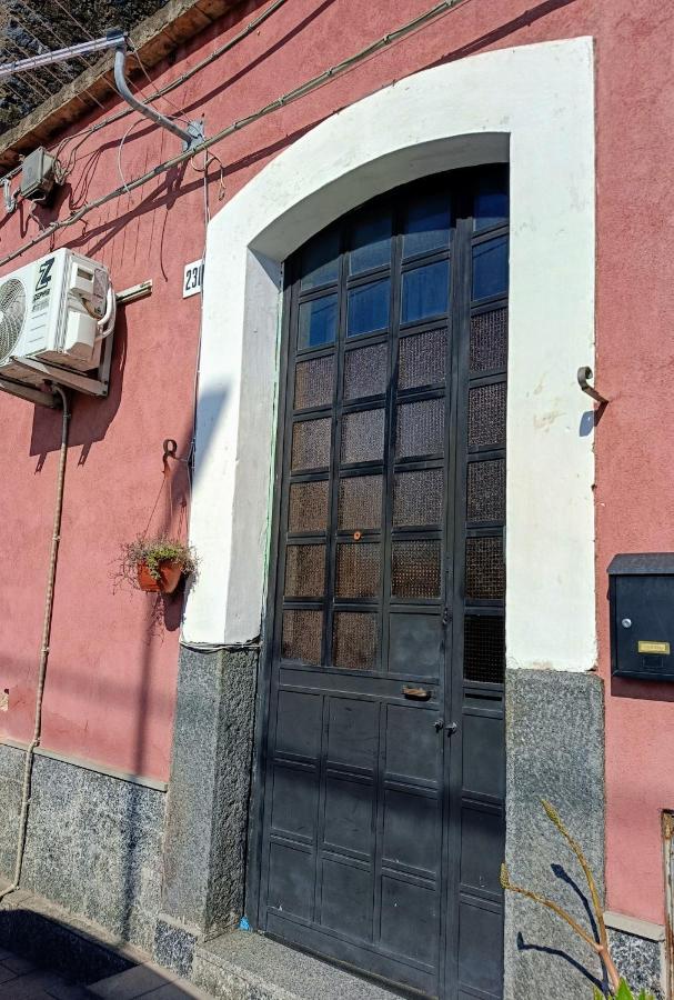 Spacious Sicilian Design Apartment by Sea with Garden & Parking - B&B Aci Castello