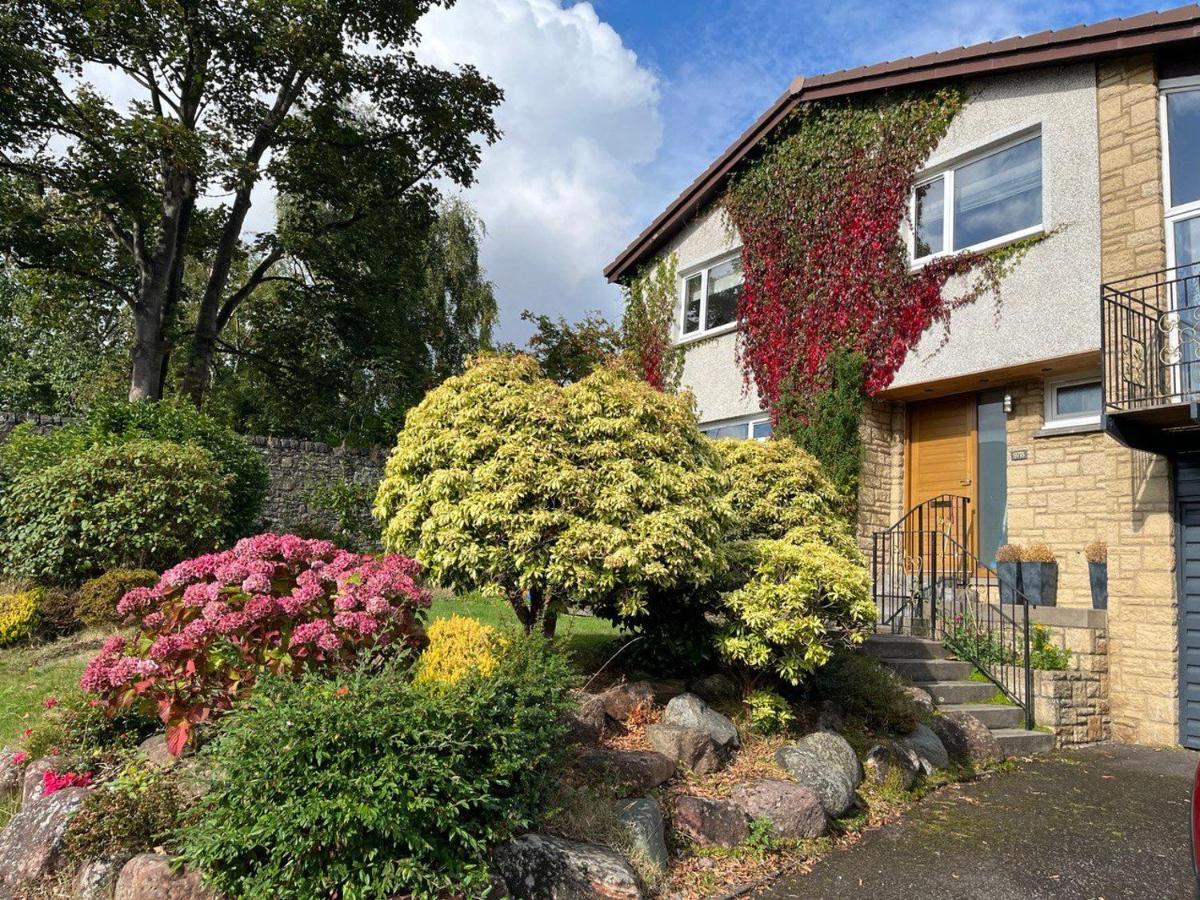 Dundee Seaside Dream House - Sleeps 8 & Parking - B&B