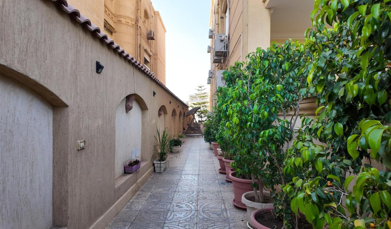 Ramatan Hospitality serviced apartments, close to CFC, WaterWay 5A, Garden8, GUC, District 5 - B&B