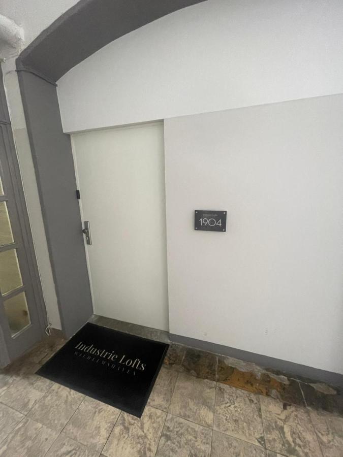 Industrial Loft 1904 - Free Parking - Netflix - Central - B&B
