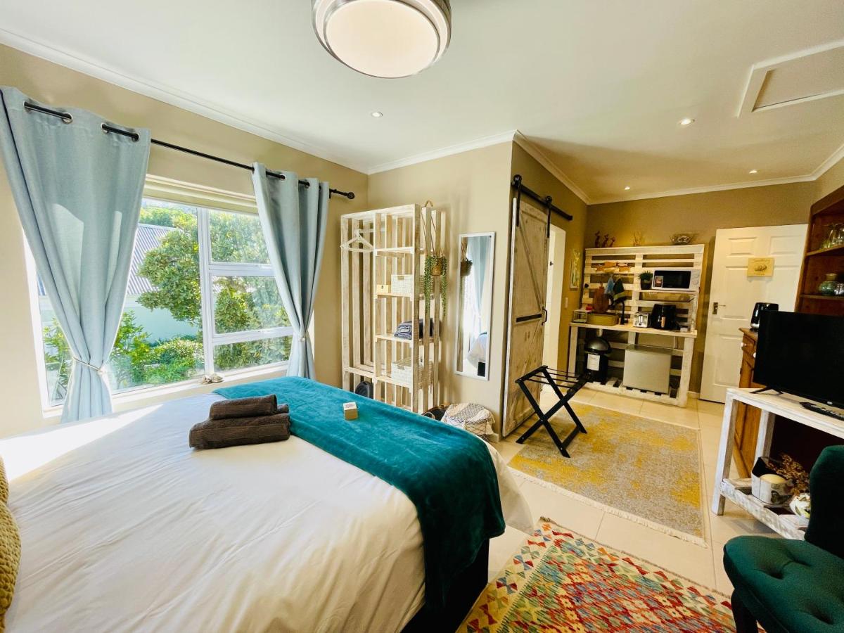 Studio met Queensize Bed