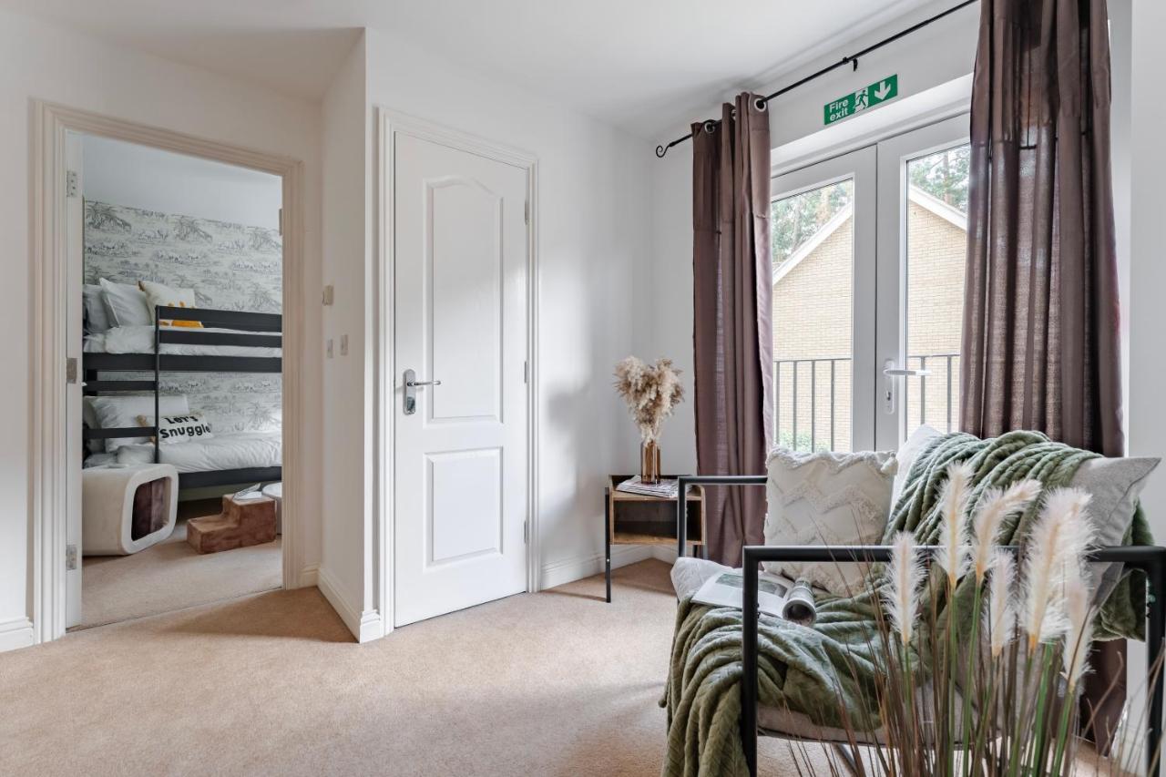 Stylish 5Bedroom Getaway in Quiet Mildenhall Area - Ferienwohnung Mildenhall