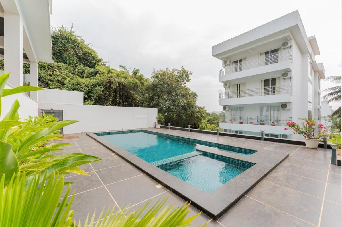 Apartments with Pool Candolim Luxfort - B&B