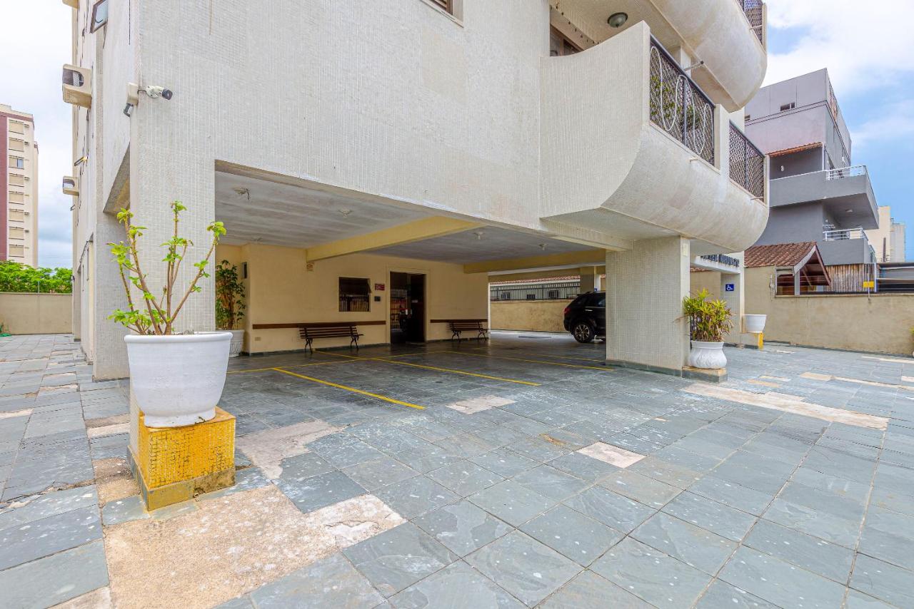 Apê Famoso com Ar e Garagem coberta - B&B