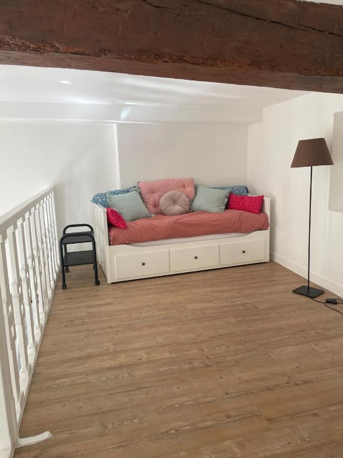Artist apartment in Le Marais - B&B