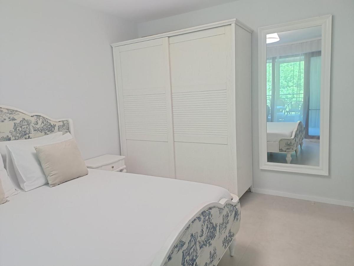 One-Bedroom Deluxe Apartment