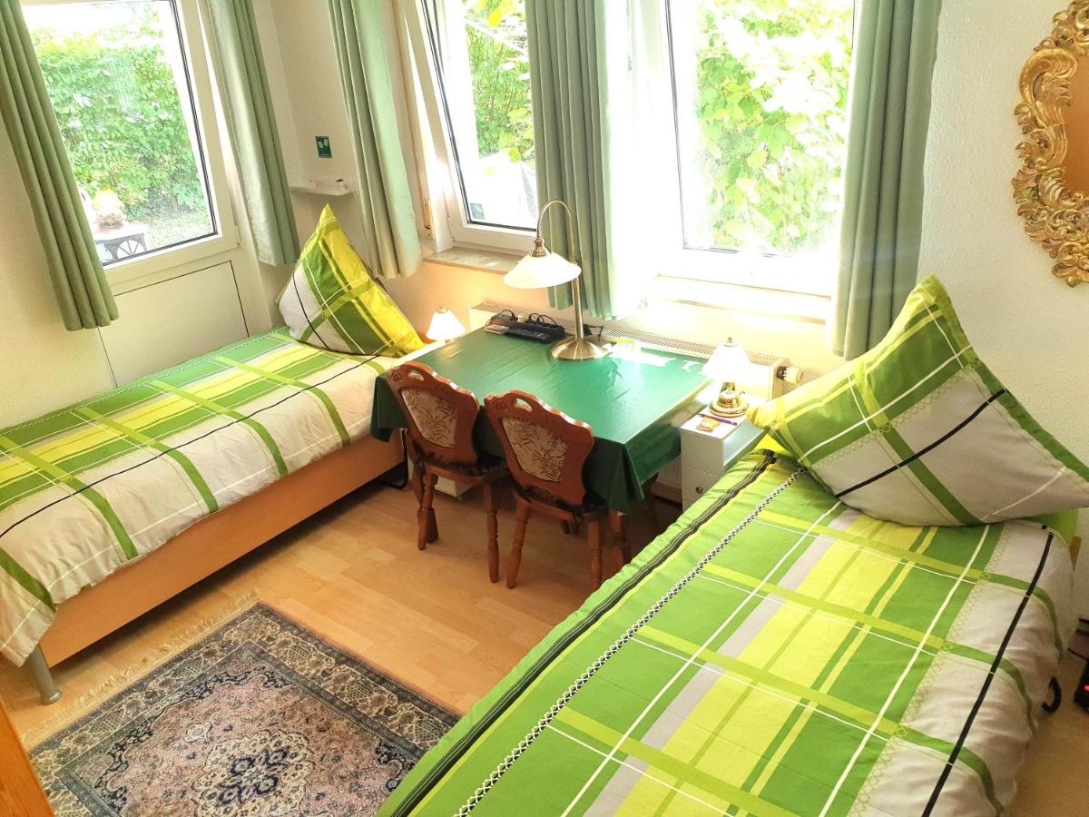 Zimmer Hohbuch mit Achalmblick - Ferienwohnung Reutlingen